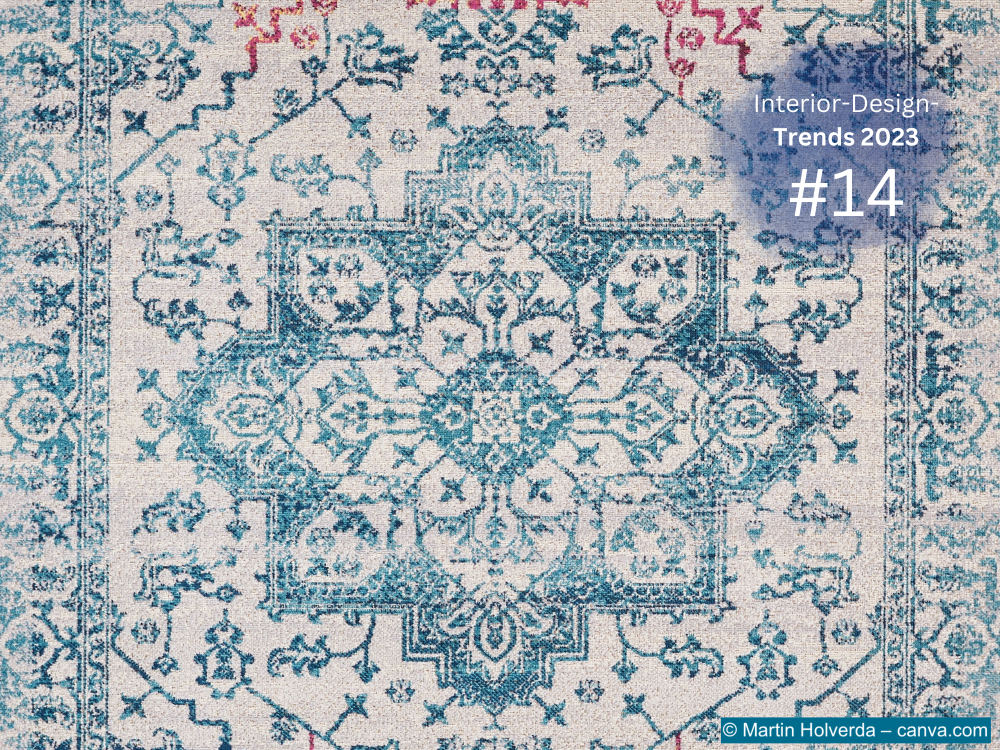 Blau-weiss-gemusterter-Teppich