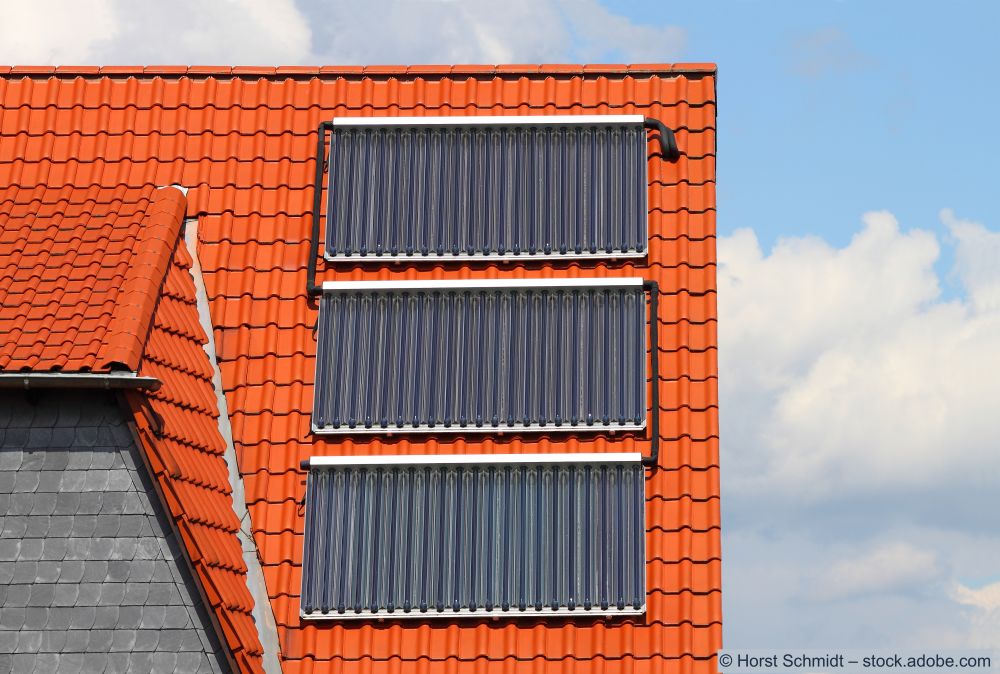 Panneaux solaires-sur-un-toit