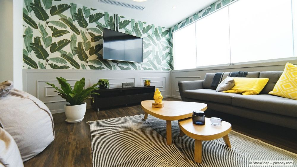 Defekter Fernseher im Wohnzimmer