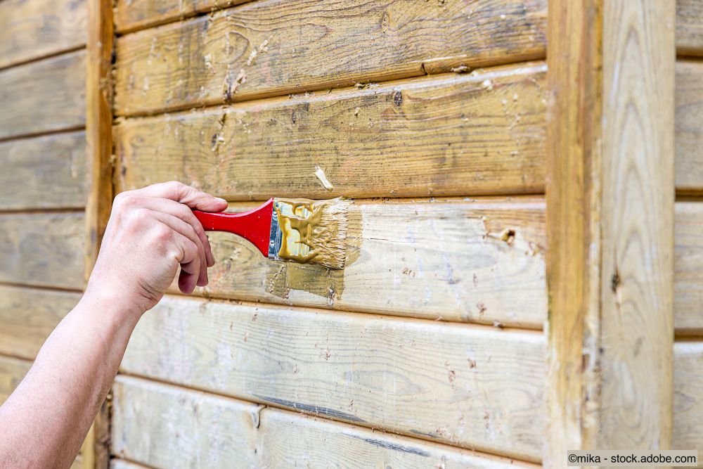 Gartenhaus wird neu angestrichen