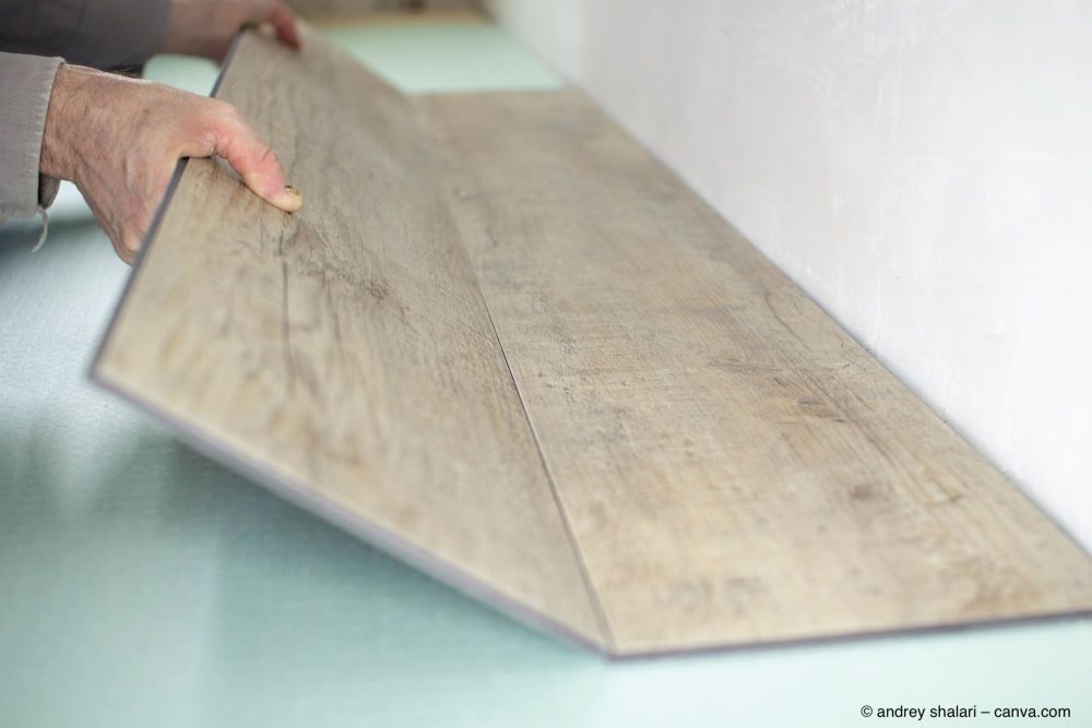 Zweite-Reihe-Laminat-wird-verlegt