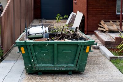 Container mit Sperrmüll