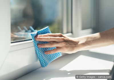 Fensterrahmen und Dichtungen reinigen