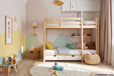 Hochbett in einem kleinen Zimmer mit genutztem Raum unter der Liegefläche