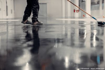 Epoxidharzbeschichtung für den Boden eines Industrielagers