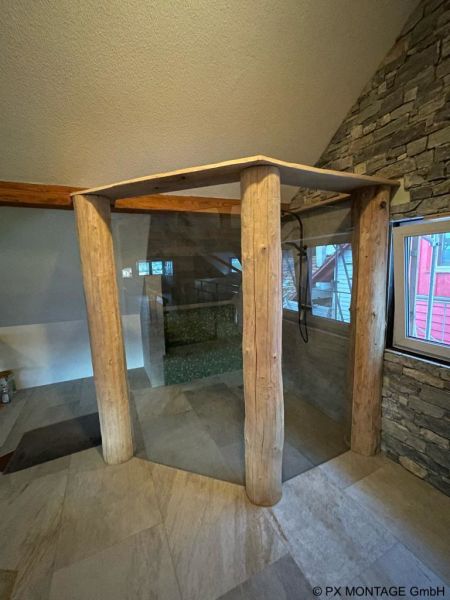 Dusche Pfeiler aus Naturholz
