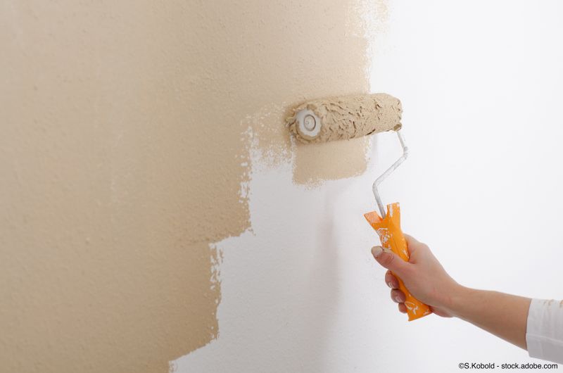 Wände mit einer Malerrolle selbst streichen