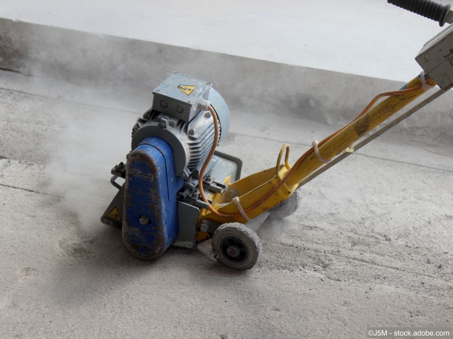 Beton-Fraesmaschiene in Aktion