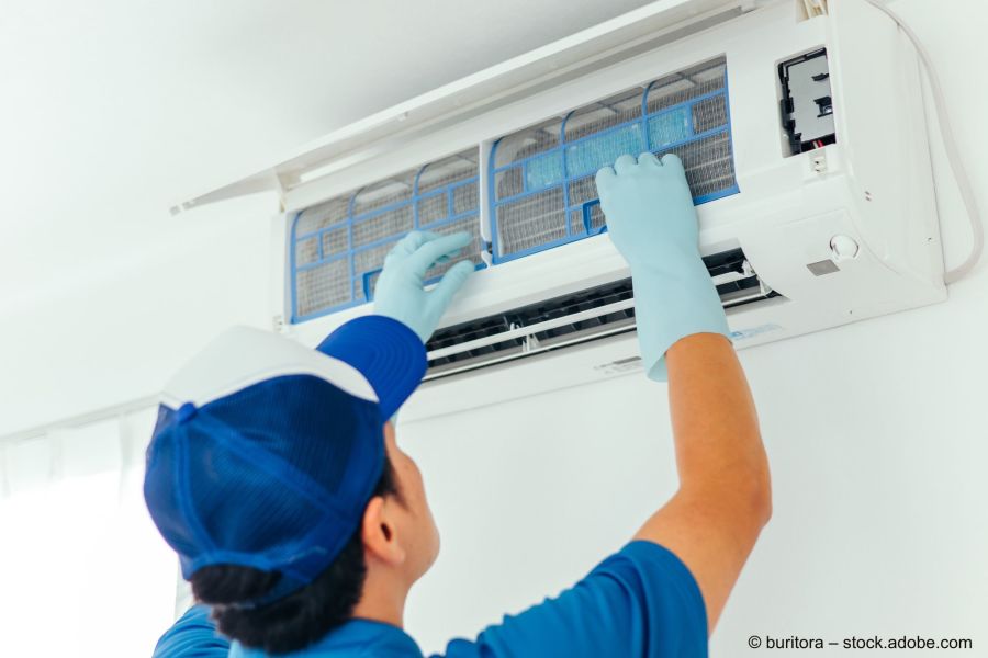 Monoblock-Klimaanlage-wird-eingebaut