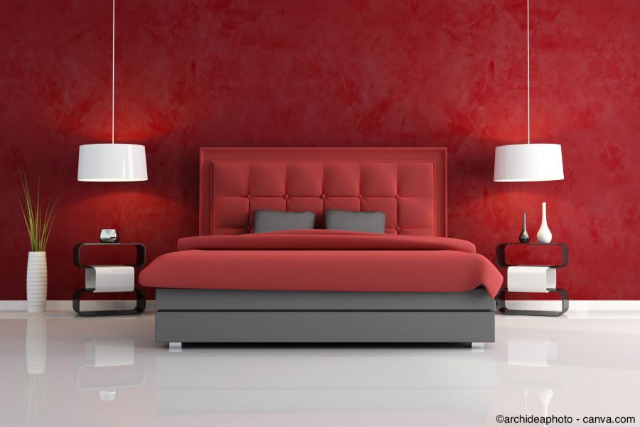 luxuriöses rotes Schlafzimmer
