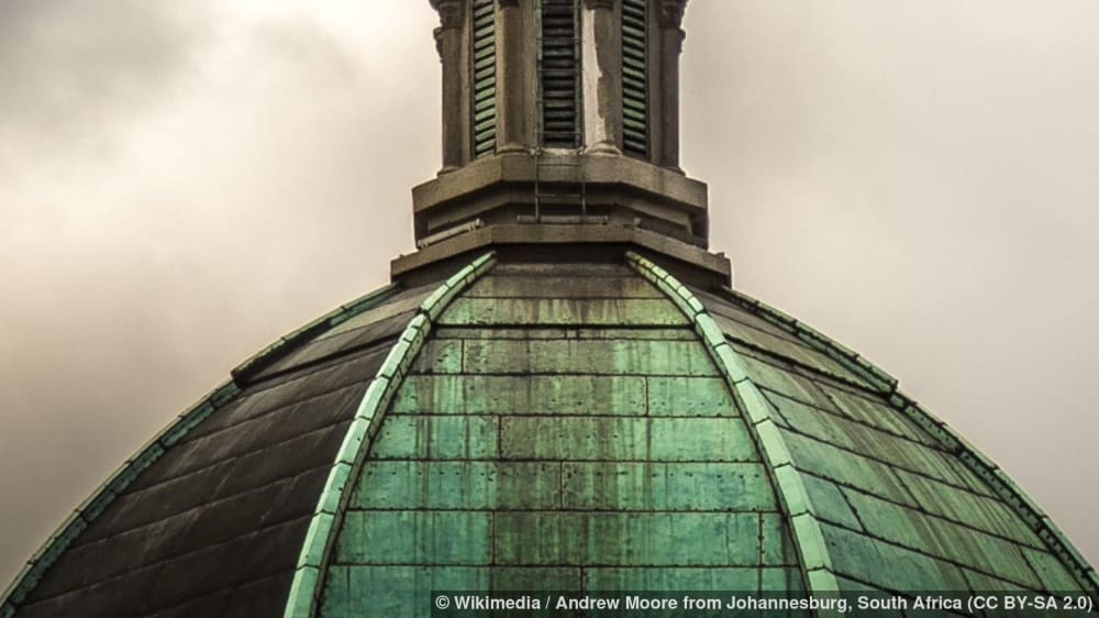Grüne Patina auf der Kupferfassade der Kathedrale von Manila