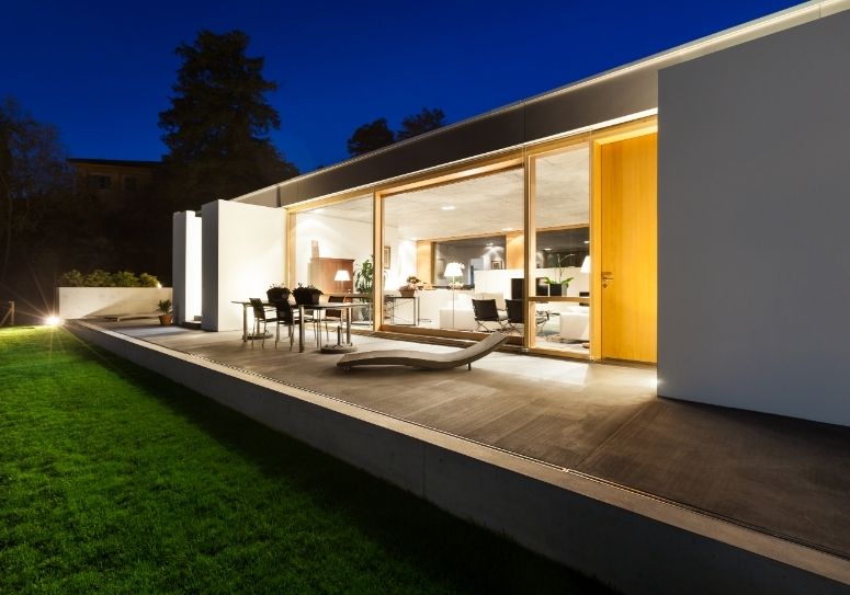 Modernes Haus mit Flachdach