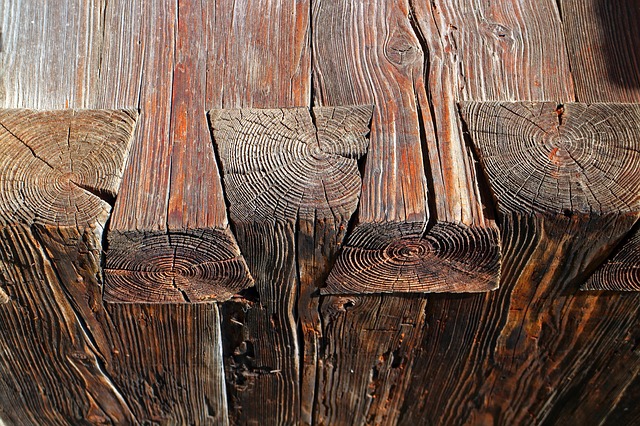 Traditionell gearbeitete Holzverbindung